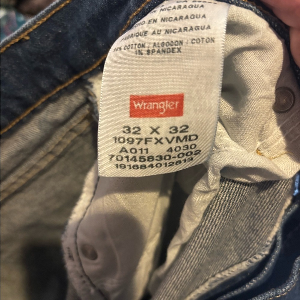Wrangler Men’s 32x32 Classic Straight Fit Blue Jeans 👖 Everyday Comfort Denim - Picture 4 of 4